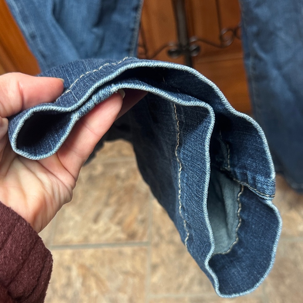 Wrangler Straight Leg Jeans in Classic Blue - Picture 8 of 9